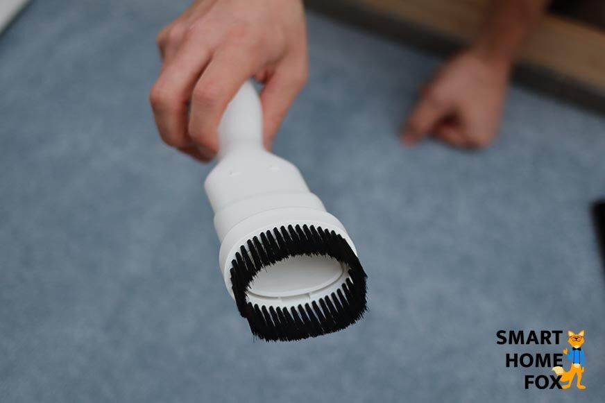 Die Staubbürste mit Borsten